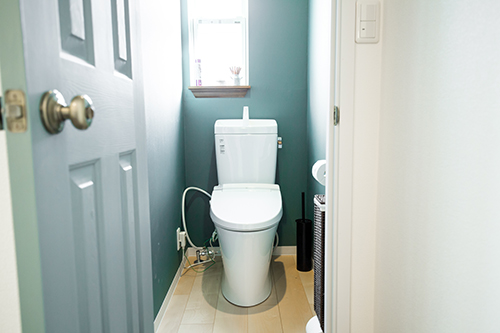 IZA Enoshima Guesthouse-Bathrooms