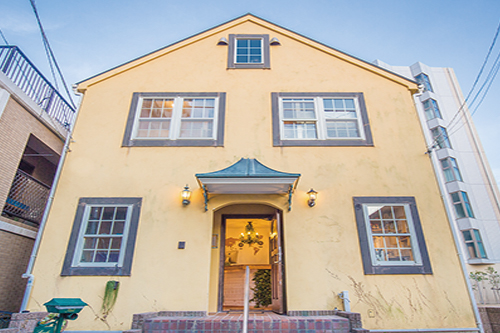 IZA Enoshima Guesthouse-facade